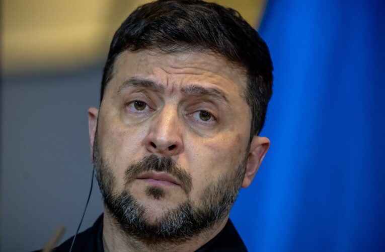 Зеленський відповів, чи плануються референдум і вибори