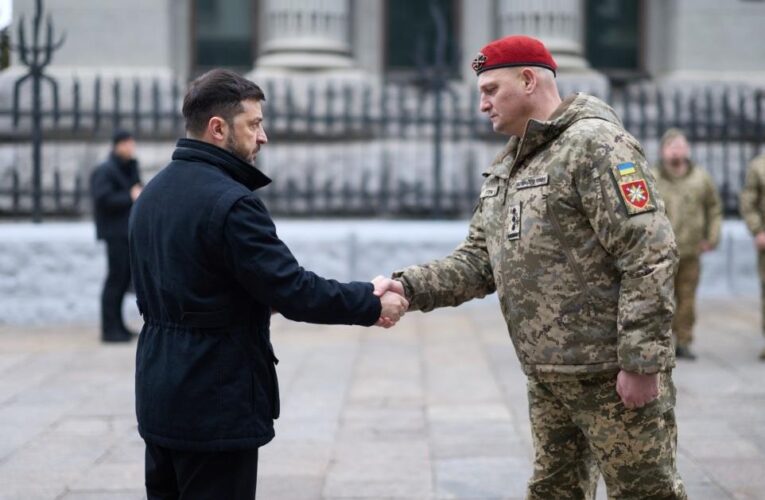 Зеленський відзначив нагородами воїнів ракетних військ та артилерії