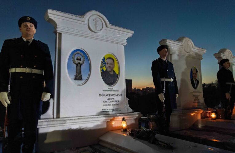 Авіакатастрофа в Броварах: керівництво МВС вшанувало пам’ять усіх загиблих