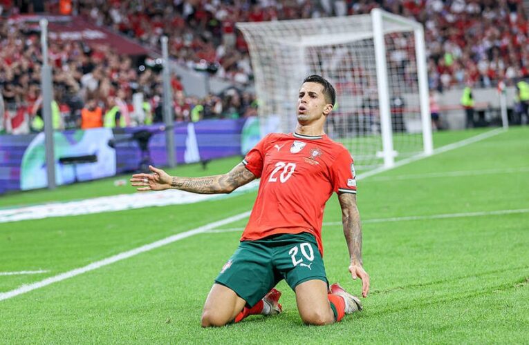 Барселона знову оголосила про перехід Канселу