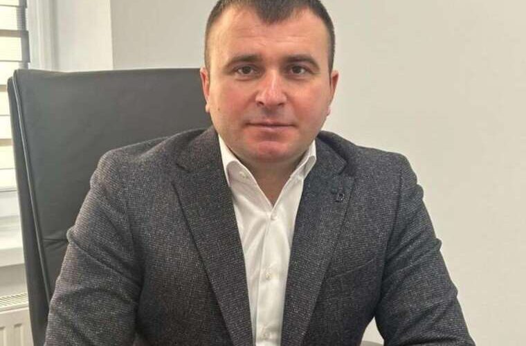 Бідний чиновник, багата дружина як заступник голови сервісного центру МВС Роман Ісак приховав мільйонні активи