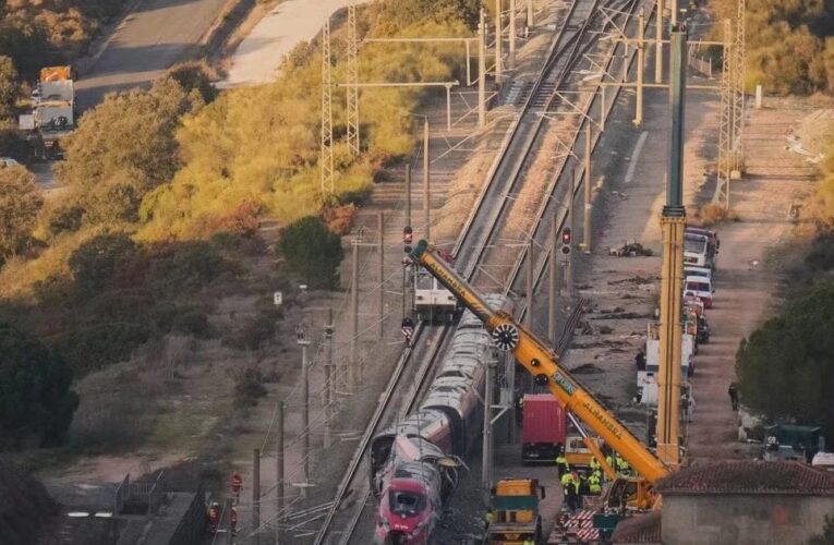 Четверта аварія за тиждень: в Іспанії поїзд зіткнувся з краном