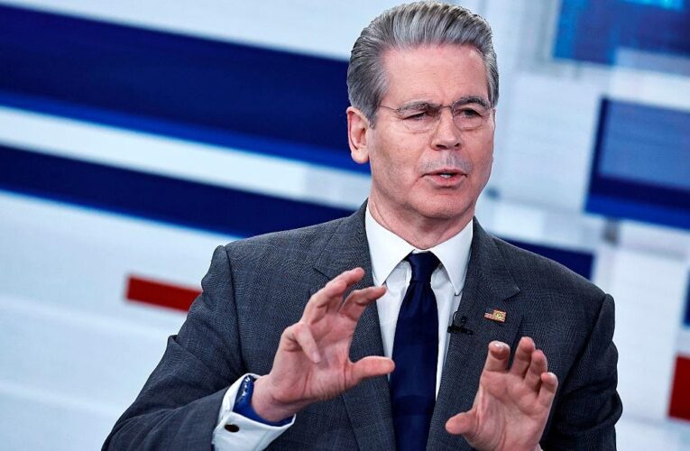 Голова Мінфіну США пояснив бажання Трампа здобути Гренландію