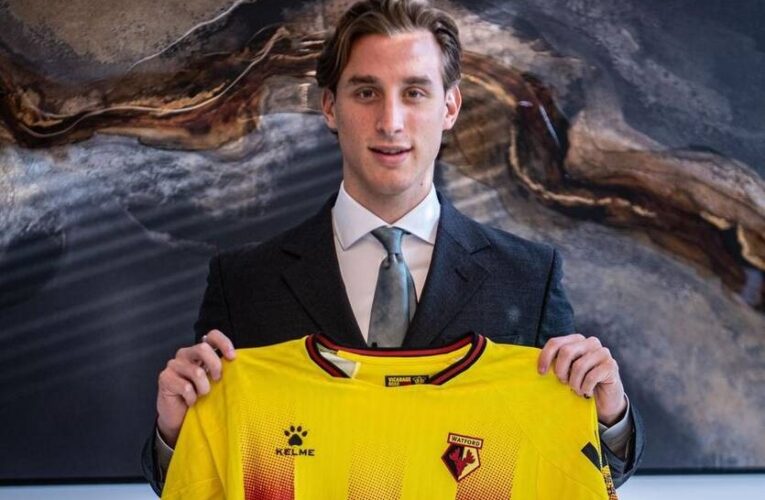 Гравець із дефібрилятором гратиме в Англії