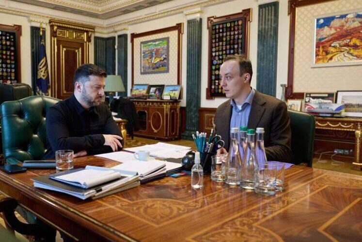 Кар’єра на держслужбі та золота нерухомість як збагатилася родина уповноваженого з питань санкцій Власюка