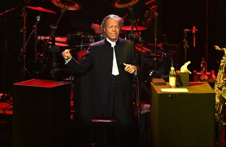 Хуліо Іглесіаса звинуватили в сексуальних домаганнях