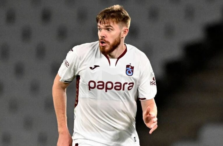 Клуб АПЛ підвищив ставку за українського захисника