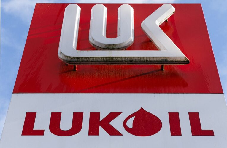 Лукойл домовився про продаж міжнародних активів