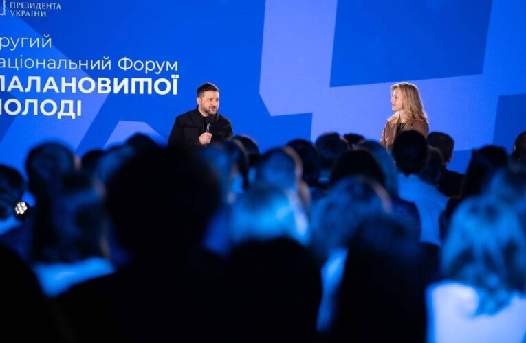 Володимир Зеленський зустрівся з учасниками Другого національного форуму талановитої молоді