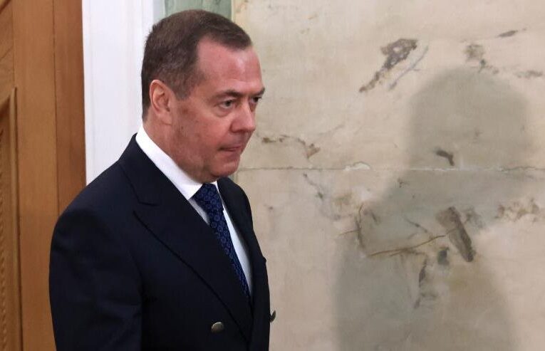 Медведєв пригрозив Європі відео з Орєшніком