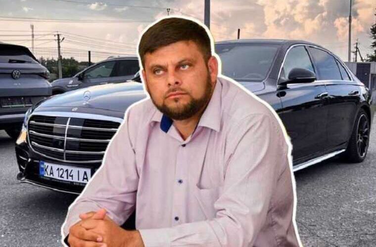 Mercedes-привид та Mustang дружини на Закарпатті обшукали депутата Слуги народу Богара через приховані мільйони