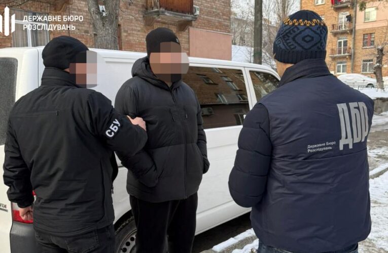 На Волині викрили правоохоронця, який торгував “безпечними” посадами