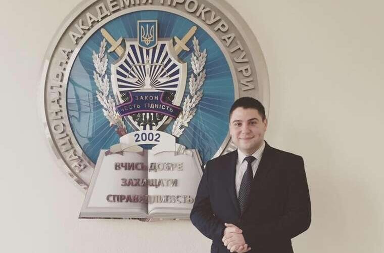 Начальник управління ОГП Іван Невідомий користується елітним авто під час війни, а родина декларує мільйонні доходи