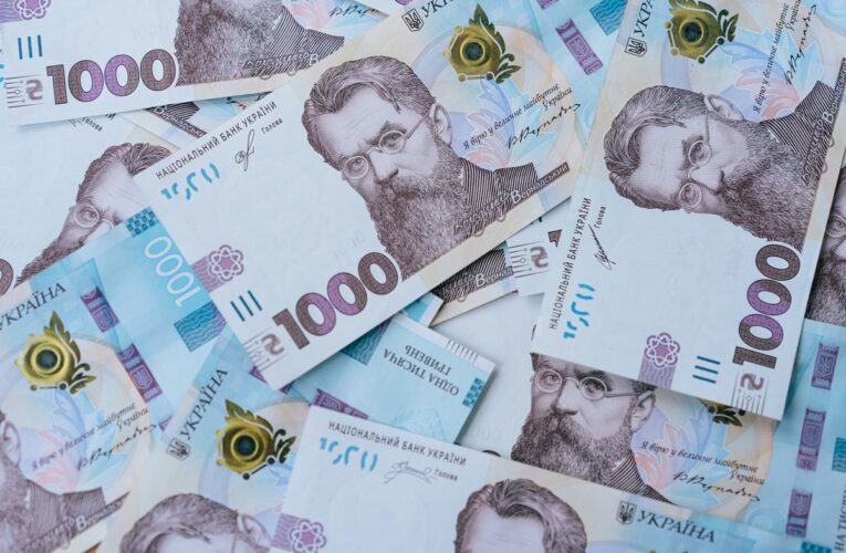 НБУ пояснив коливання гривні на початку року