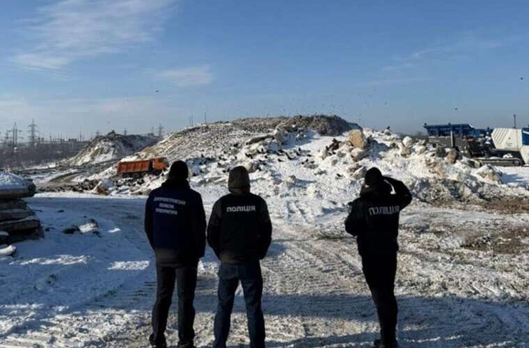 Обшуки в мерії Дніпра правоохоронці розслідують масштабну корупцію на сміттєвих полігонах