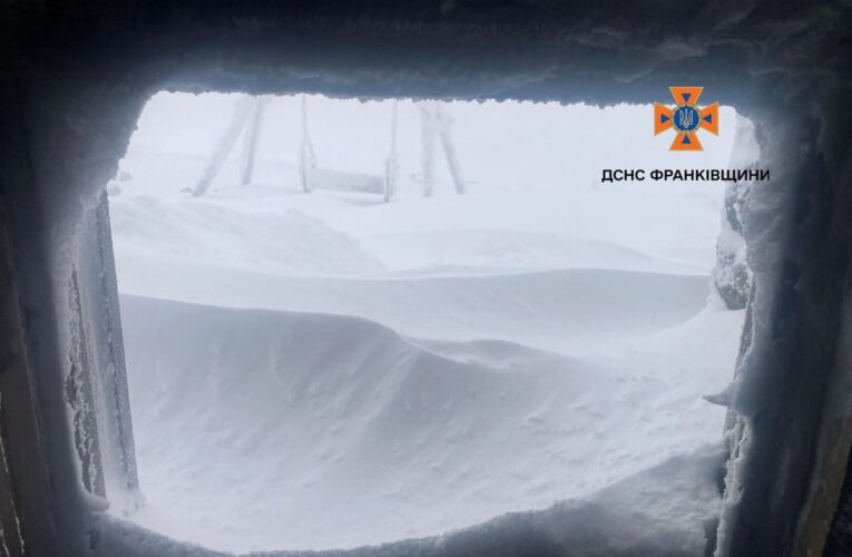 Перемети снігу понад метр: ДСНС застерігає від походів у високогір’я