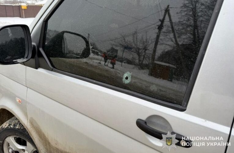 Під Львовом обстріляли мікроавтобус ТЦК