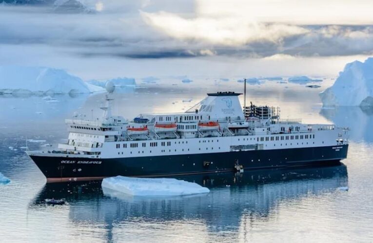 “Плавуча казарма”: Данія відправила в Гренландію радянський корабель