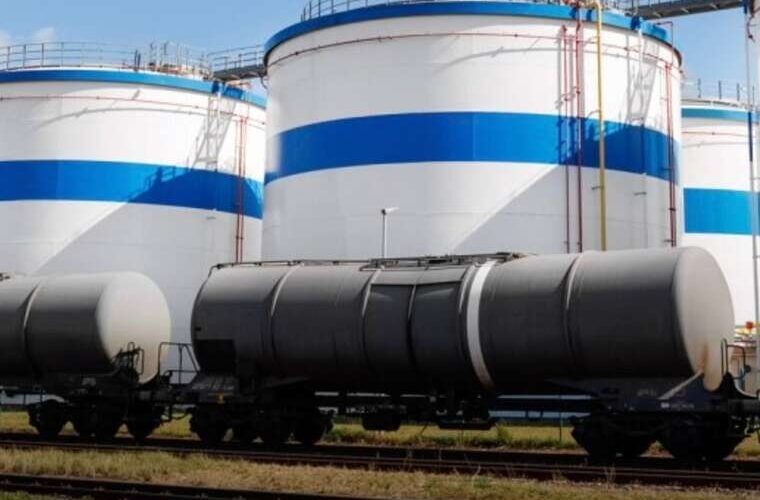 Примарні ешелони як підрядник Укрнафти заробив 16 мільйонів на вагонах, які нікуди не їхали