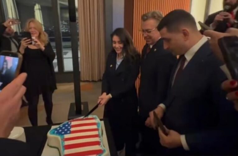 Республіканцям у Вашингтоні подали трот у формі Гренландії