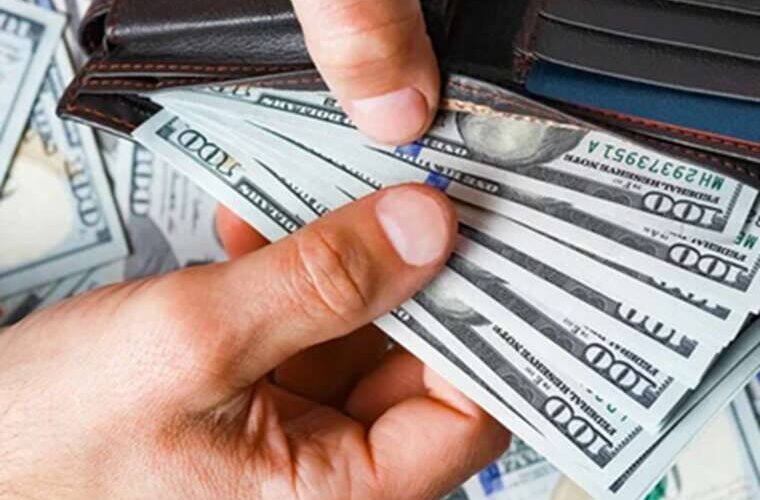 Родинний автопарк полковника Дмитрука як директор Монтажник-Україна оформлював майно на близьких з доходами у кілька тисяч гривень