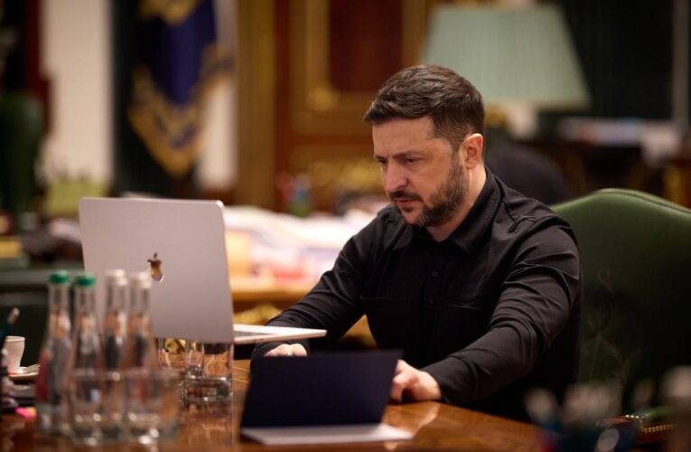 Росія заслужила на удари і тиск – Зеленський