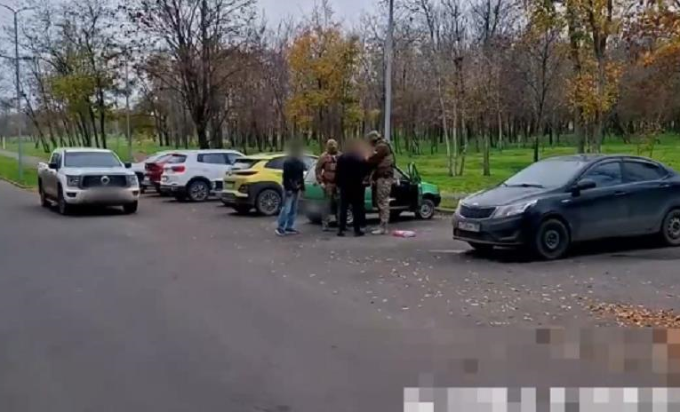 Росіяни звинуватили 17-річного жителя Маріуполя у “держзраді”