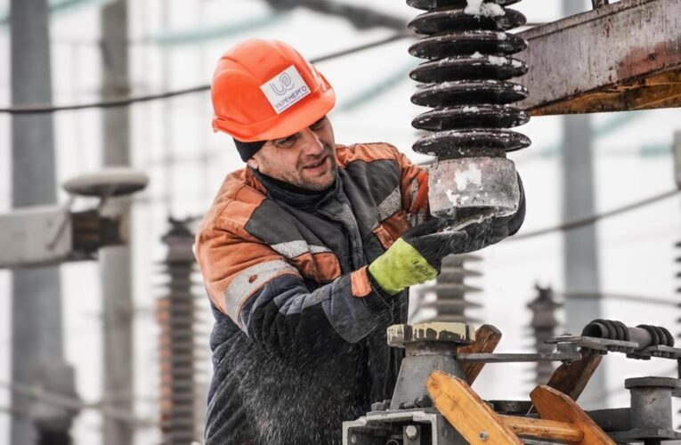 Шмигаль: В ремонтних бригадах 15 тис. енергетиків