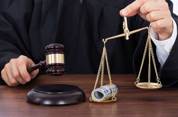 Сімейний підряд у ДПС дружину топподатківця Буковини Угрина підозрюють в ухиленні від ПДВ на 2 мільйони гривень