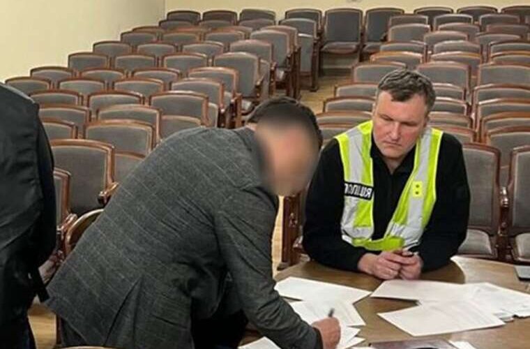 Схема поновлення львівський митник Дунас через суд повернувся на посаду, змінивши підрозділ