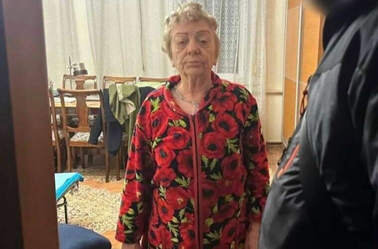 Стало відоме прізвище пенсіонерки, у якої під час обшуку знайшли 300 тисяч доларів