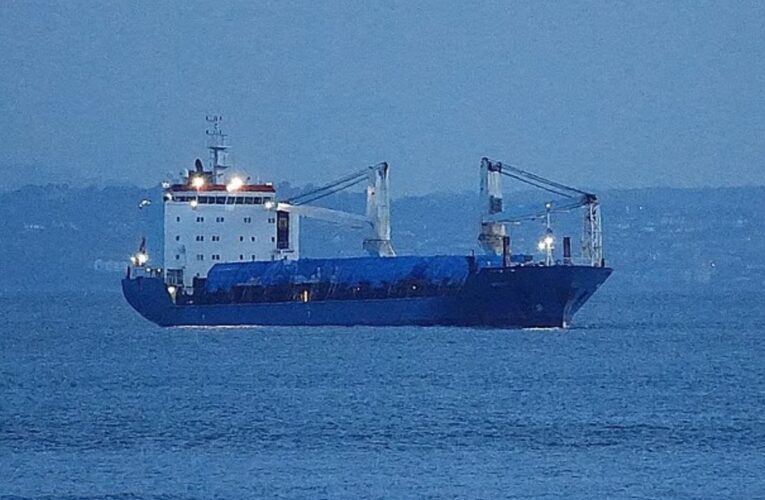 Стояло над кабелями: британські військові вигнали судно РФ зі своїх вод