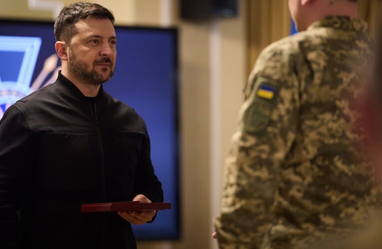 Володимир Зеленський привітав службовців Зовнішньої розвідки з професійним днем