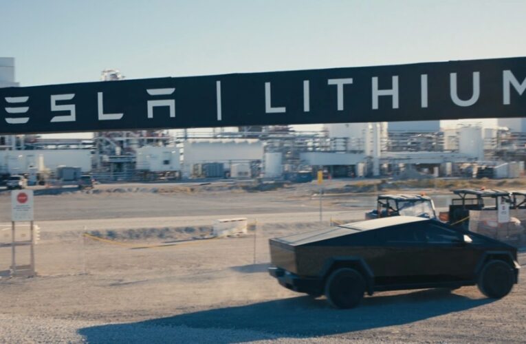 Tesla запустила перший у США завод із переробки літієвої руди