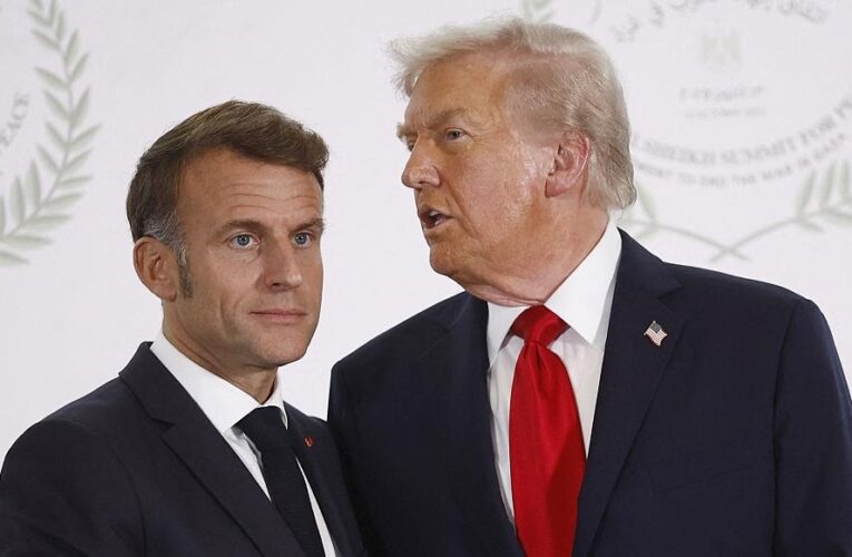 Трамп показав переписку з Макроном щодо Гренландії