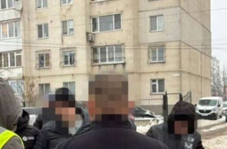 Ціна містобудівних умов на Хмельниччині посадовця РВА затримали на хабарі у 1500 доларів