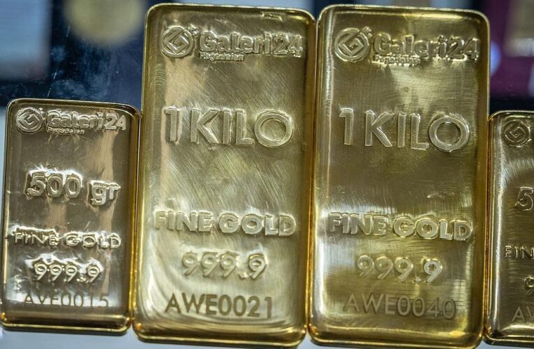 Ціна золота рекордно зросла через слабкий долар