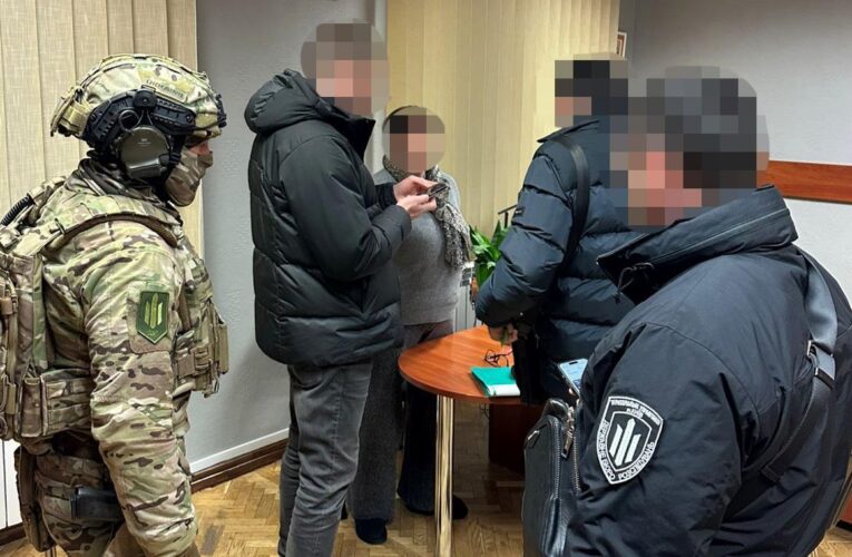 У Києві посадовці РДА продавали ухилянтам фіктивне опікунство