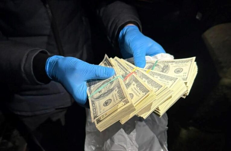 У Києві шахрай вимагав $100 тисяч у посадовця ТЦК