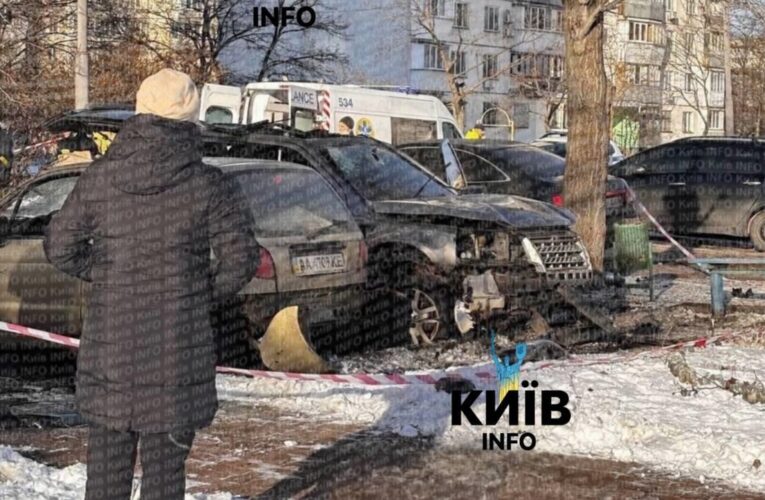 У Києві вибухнув позашляховик, є постраждалі