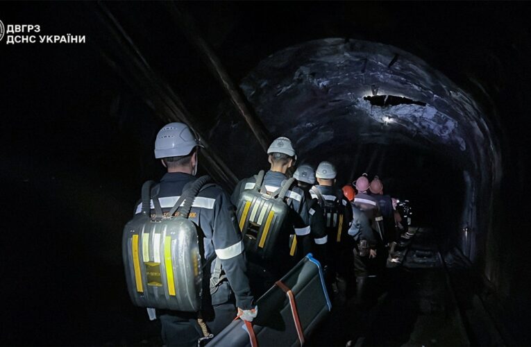У Кривому Розі рятувальники підняли на поверхню працівників двох шахт