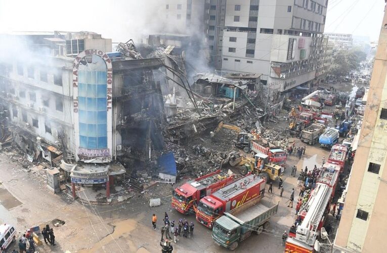 У Пакистані спалахнув торговий центр: 14 загиблих