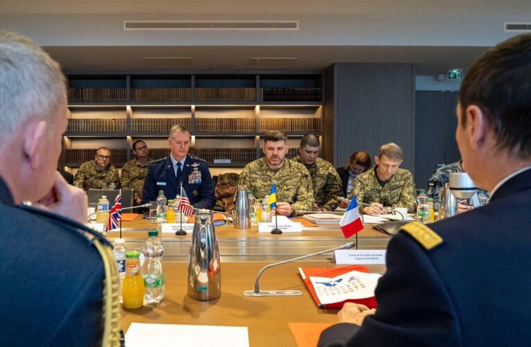 У Парижі обговорили гарантії безпеки для України