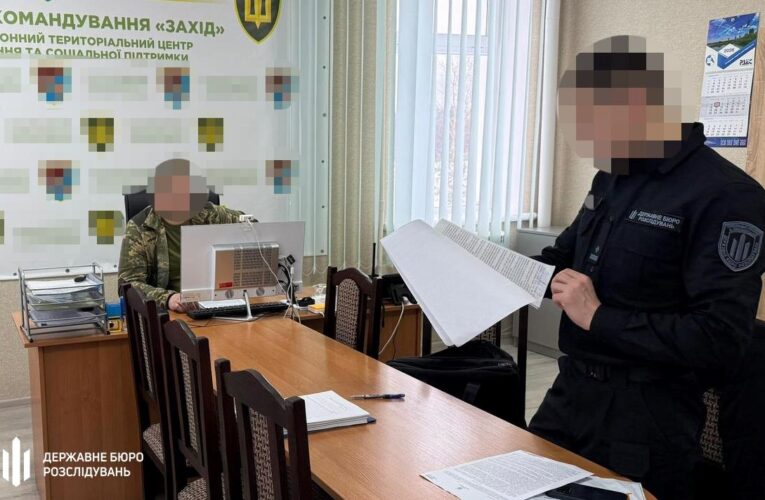 У Рівному посадовець ТЦК брав хабарі автомобілями