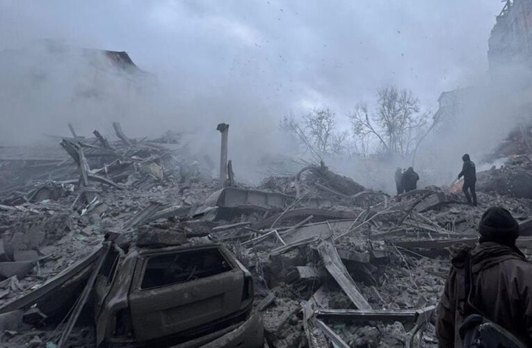 Удар по Харкову: під завалами шукають 5 людей