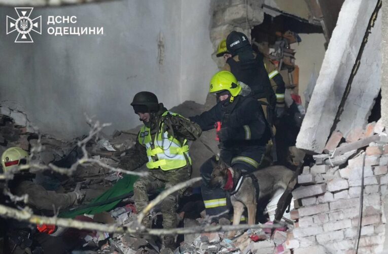 В Одесі під завалами шукають трьох людей