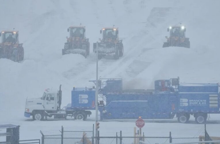 В США фіксують рекордні снігопади: мільйон будинків без світла