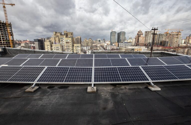 В Україні спростилися правила встановлення сонячних електростанцій на дахах