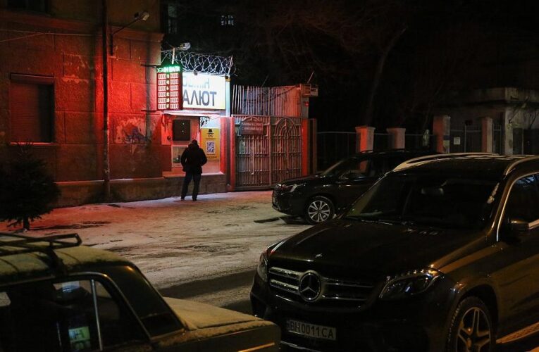 В Україні впали курси долара і євро