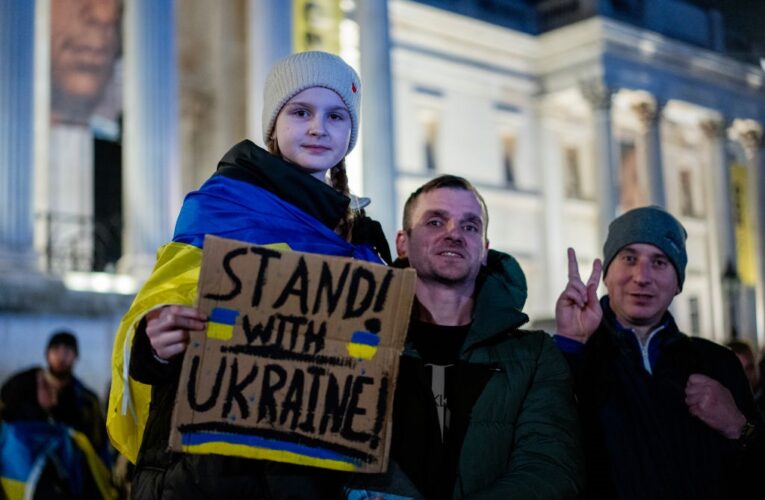 “ЄС буде повертати біженців в Україну”: в ЦПД викрили російський фейк